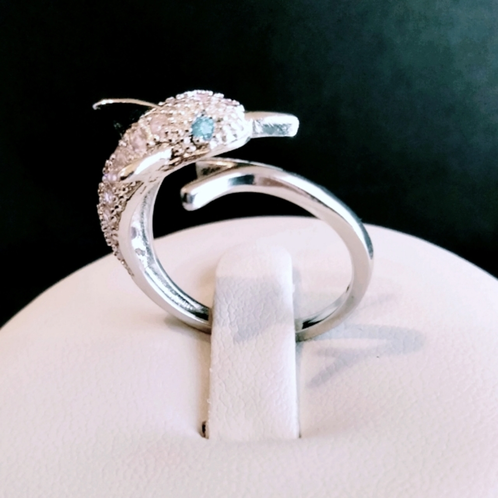 NWT 925 Sterling Dolphin Ring with Cute little Sapphire Eyes.